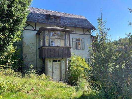 Villeneingang Villa Nr. 7 mit Balkon 