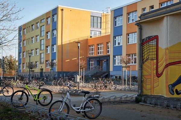 diverse Schulen