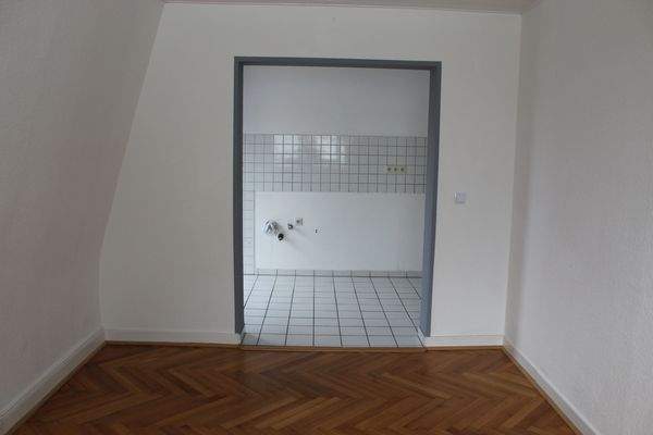 Blick vom Esszimmer in die Küche