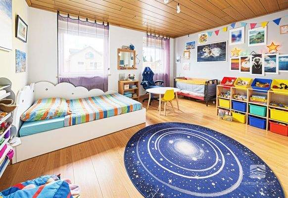 Schlafzimmer 2/4 (KI)