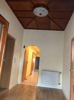 Flur/ Diele im EG mit schöner Decke