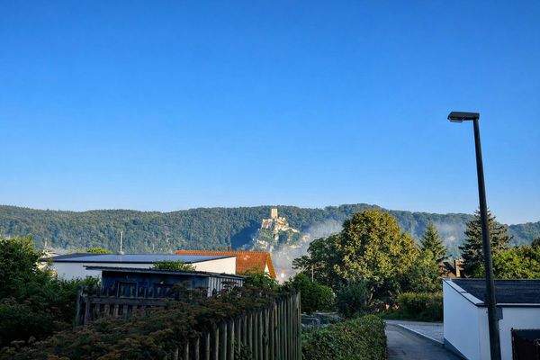 Burgblick übers Dach hinweg