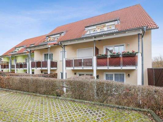 Außenansicht Terrasse (Wohnung Nr. 9) & Balkon (Wohnung Nr. 11)