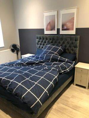 Schlafzimmer mit Boxspringbett