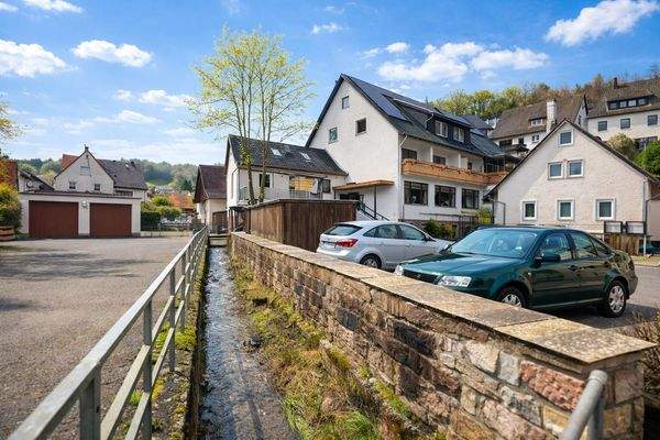 direkt am idyllischen Bachlauf