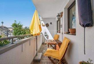 Südbalkon mit Blick auf den Rheinturm 