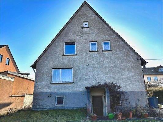 Nordansicht mit Kellerzugang / Gartenseite