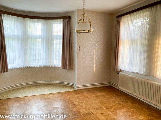 11-Wohnzimmer + Erker EG.JPG