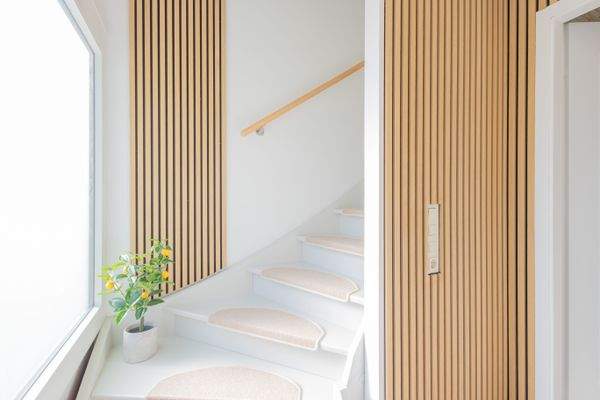 Treppenaufgang im Eingangsbereich