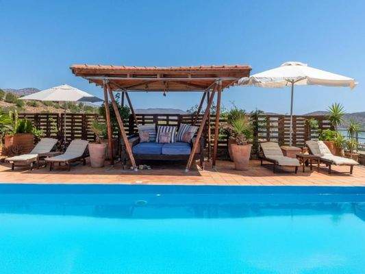 Kreta, Elounda: Villa mit Pool und atemberaubendem Meerblick auf die Bucht zu verkaufen