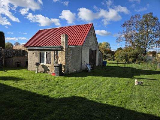 Nebengebäude mit Hühnerstall