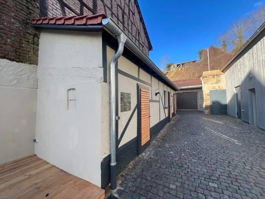 Innenhof mit Nebengebäude