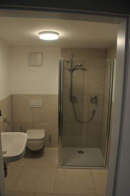 We311, Dusche.JPG
