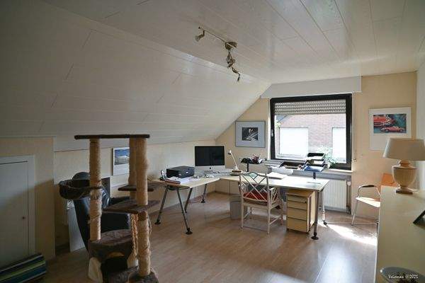 2048 VoicFZB_4251.jpg