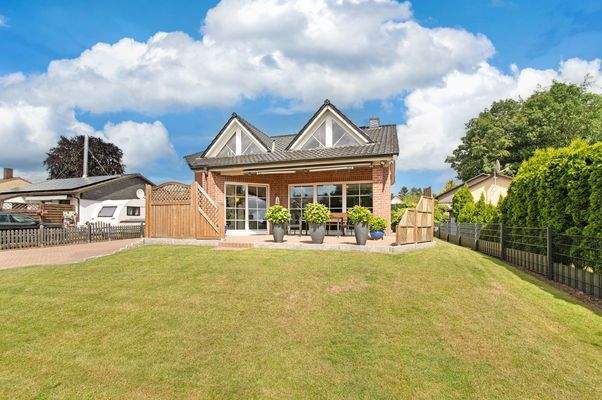 Familientraum mit gepflegtem Vorgarten