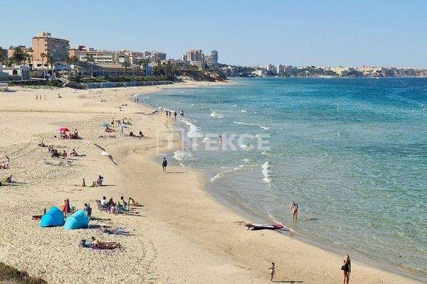 Detached Villas with Private Pools in Pinar de Campoverde Spain