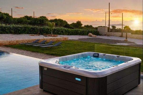 Kreta, Agios Onoufrios: Elegante Villa aus weißem Stein mit Meerblick zu verkaufen