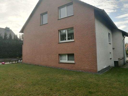 Rückansicht des Mehrfamilienhauses