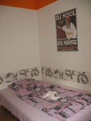 6. Zimmer - Bett.JPG