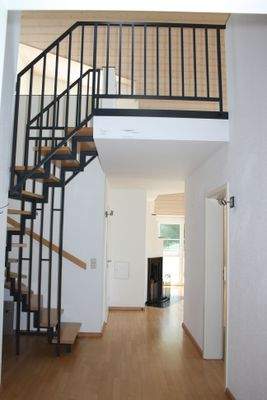 Flur mit Treppe zur Galerie