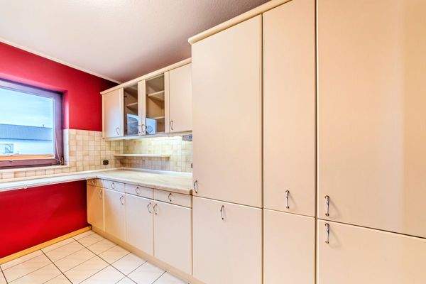 Level 1: Kitchen with fitted kitchen