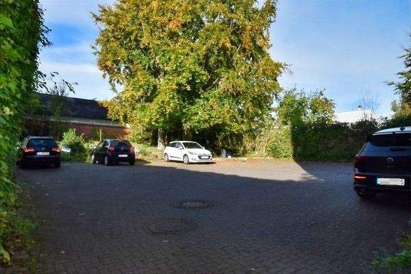 Ausreichend Parkplätze