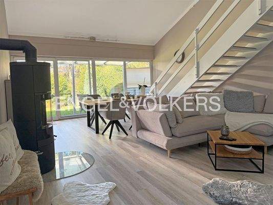 Wohn-und Esszimmer mit Kaminofen
