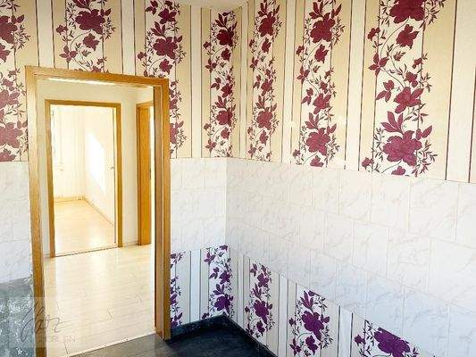 Küche mit Blick Richtung Flurbereich