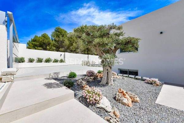 Luxe 3-Bedroom House with Private Swimming Pool in Finestrat