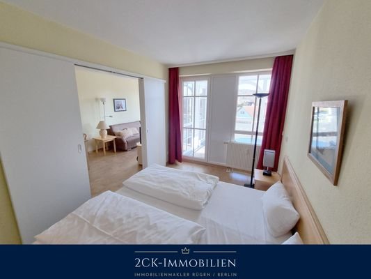 Schlafzimmer mit Balkonzugang