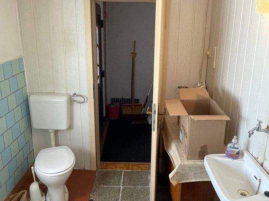 UG-WC, Badezimmer mgl