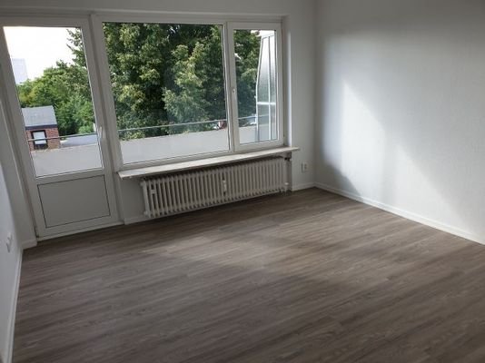 Wohnzimmer mit Balkon