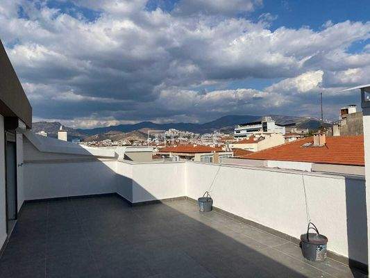 Spacious Apartments in Elevator Building in İzmir Karşıyaka