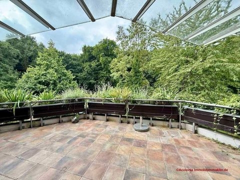 Süd-Westbalkon mit Markise und Vordach