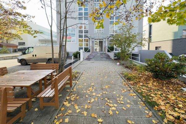 Martin-Kollar-Straße 9