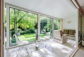 Wintergarten mit Blick ins Grüne