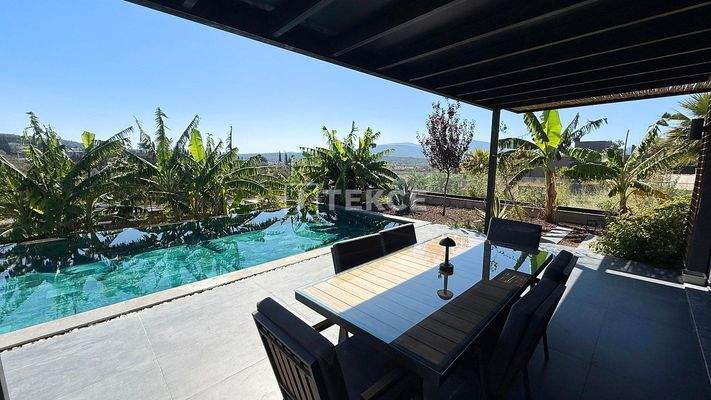 Detached Homes with Pools on 2500 m² Plots in Urla