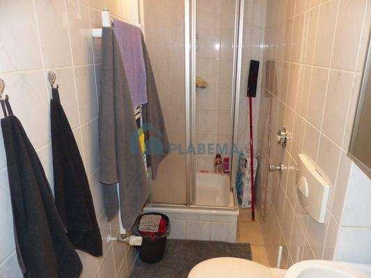 Badezimmer mit Dusche