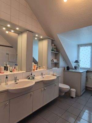 Großzügiges Tageslichtbad.jpg