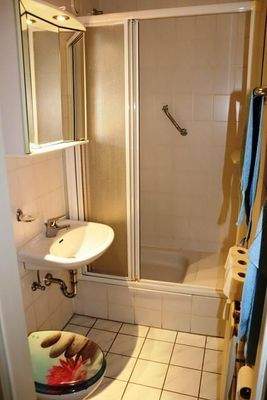 Bad 2 mit Dusche