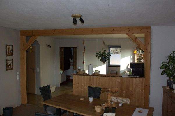 Küche (Blick vom Wohnzimmer)