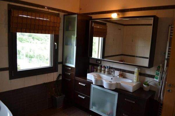 Kreta, Exo Lakonia: 5-Zimmer-Villa mit großem Olivenhain zu verkaufen