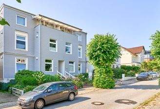 Straßenansicht Links