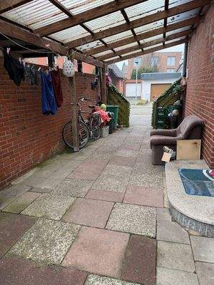 überdachter Eingang