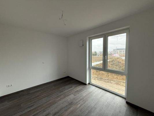 Helles Wohnzimmer mit Balkon