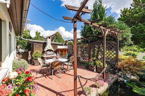 Terrasse mit Gartenblick