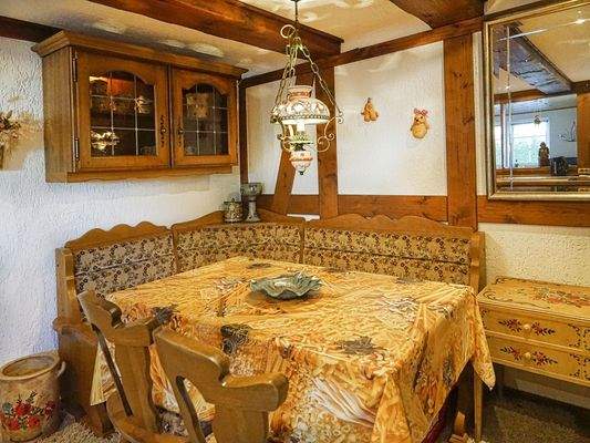 ...mit Essplatz und...