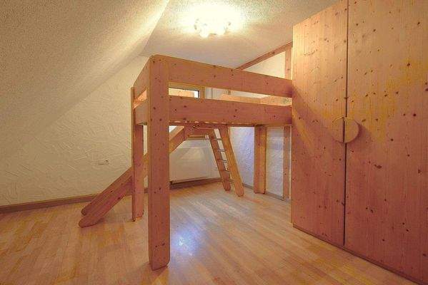 2.OG: 2. Kinderzimmer mit Schrank,  DSC.JPG