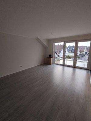 Wohnzimmer mit Balkonblick