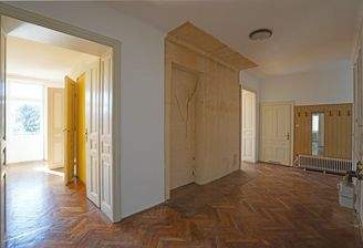 VR_Gang Richtung Zimmer 1 und 3